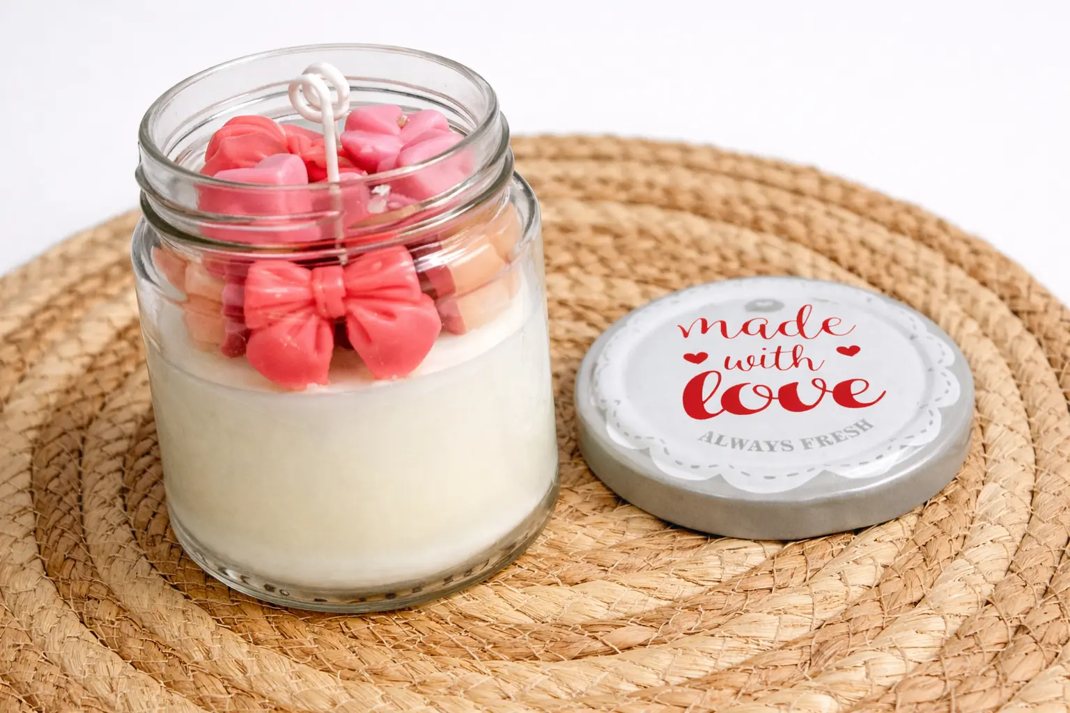 Vela artesanal con toppings de caramelos o lazos