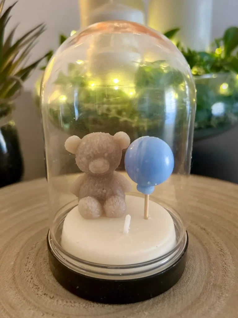 Pequeño Sueño es una vela artesanal tipo recordatorio para eventos especiales